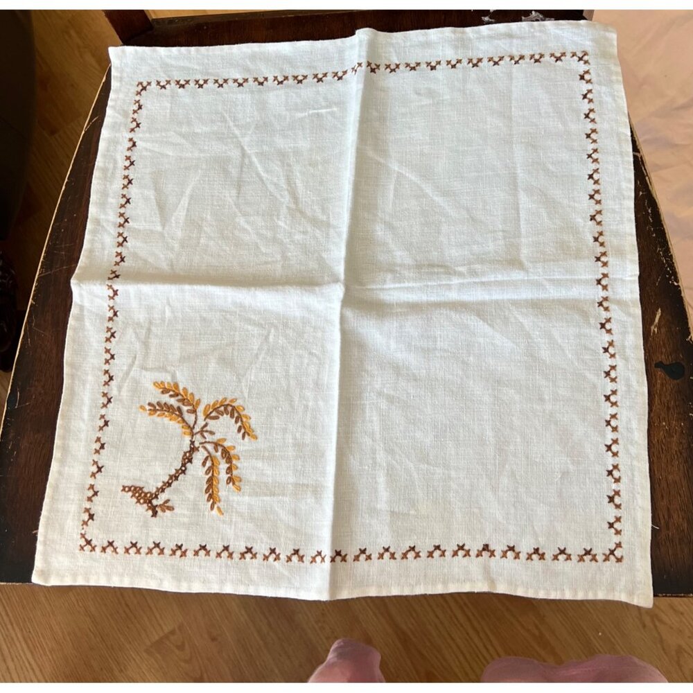 Set Of 4 Vintage Hand-Embroidered Linen Napkins With Palm Tree Design 16x16 Inch